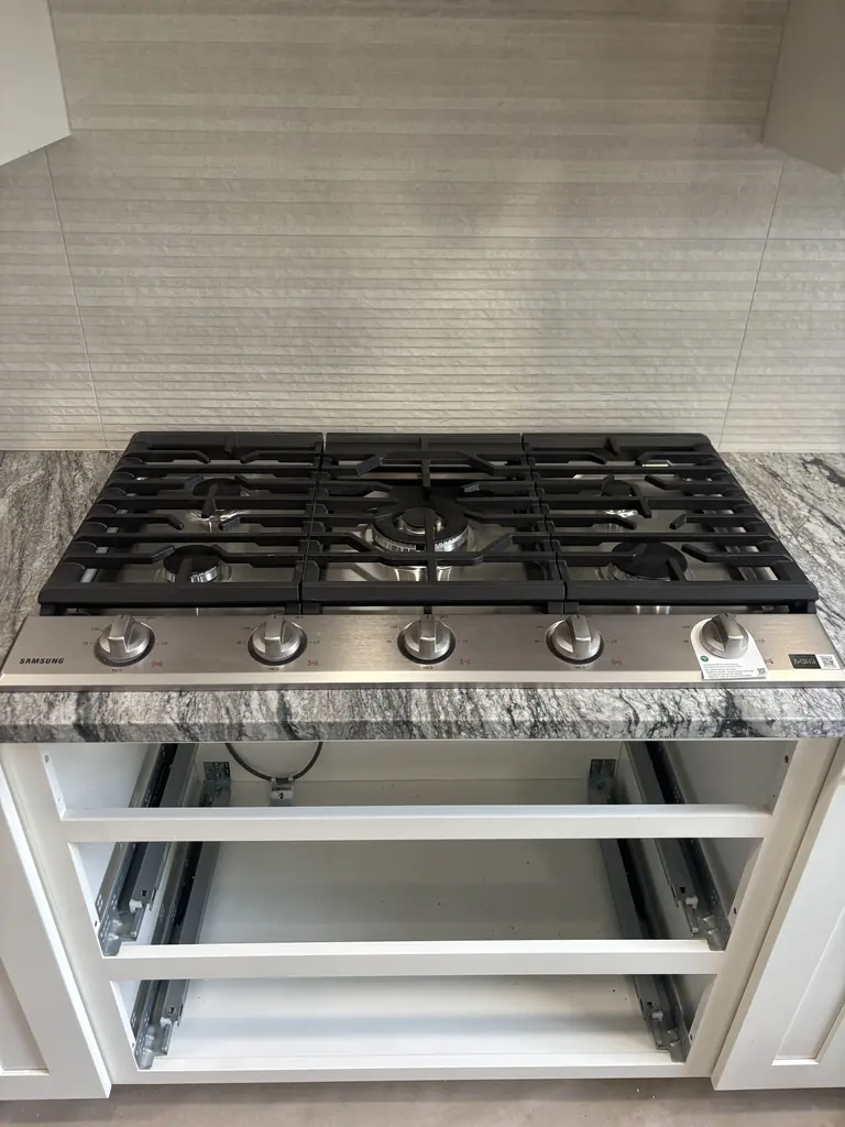 Gas cooktop installed in a new kitchen